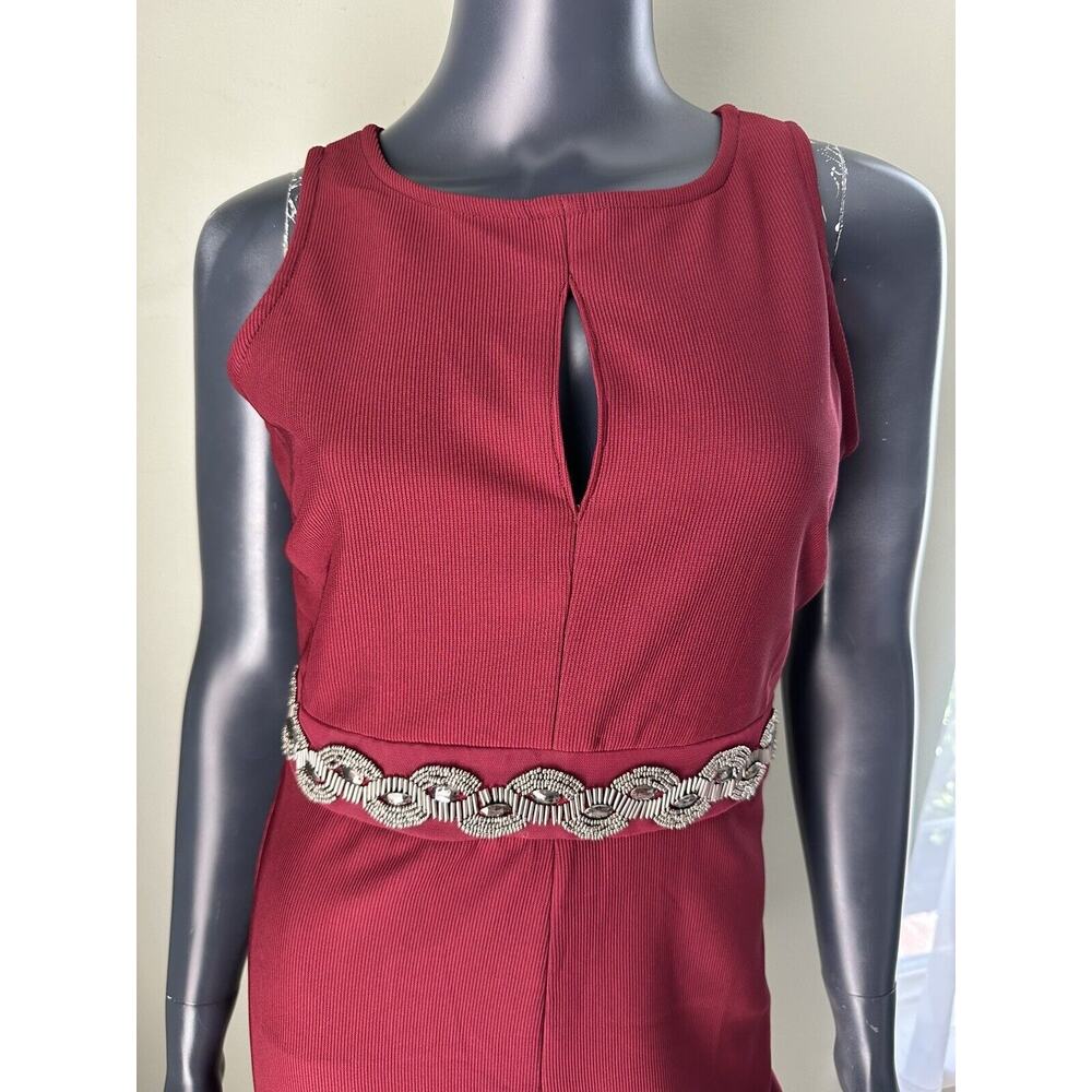 Romeo & Juliet Couture Dress In Wine Burgundy With Sequin Accent And Keyhole - Picture 3 of 11
